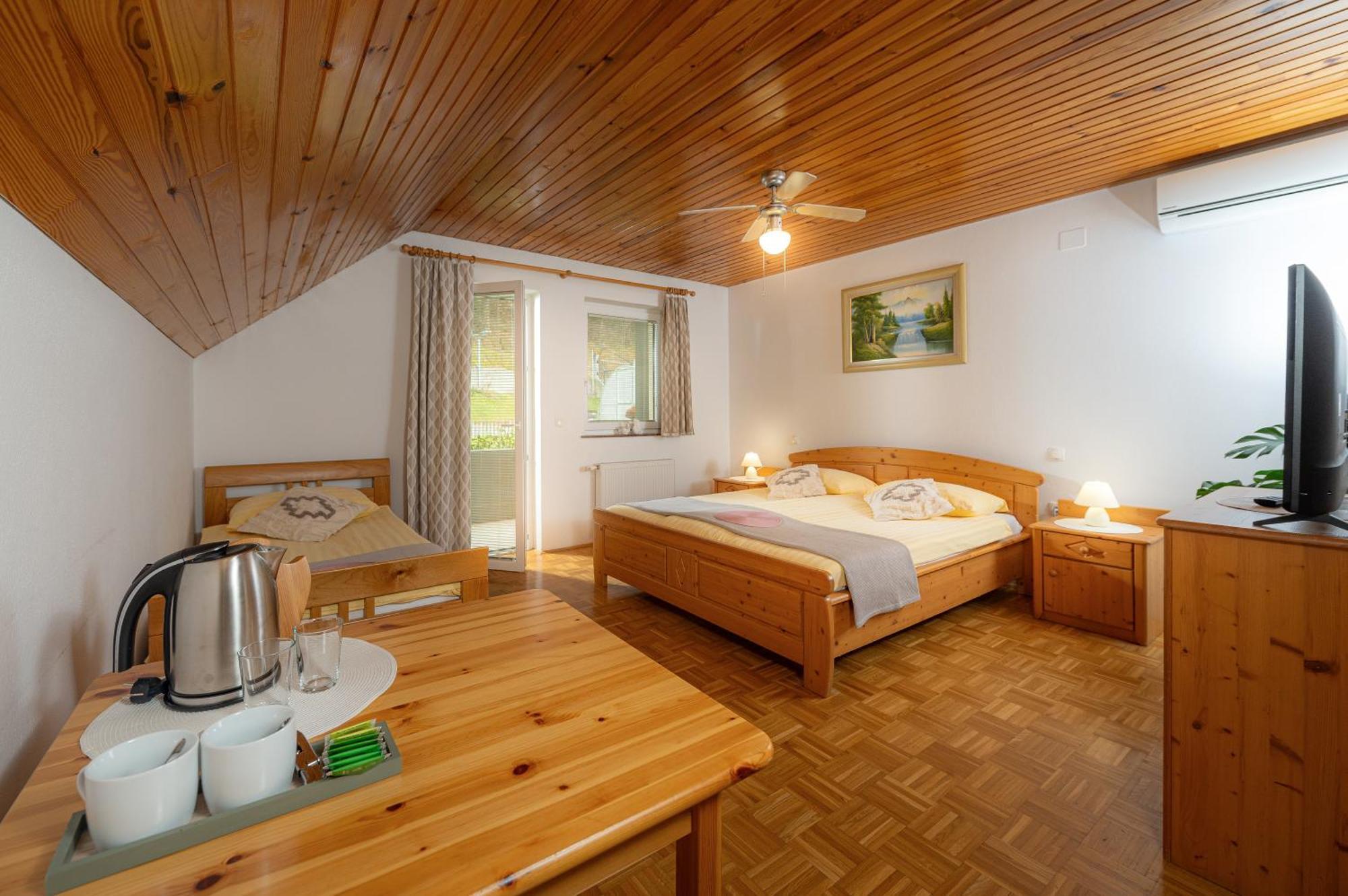Rooms & Apartments Pr Matjon بليد المظهر الخارجي الصورة
