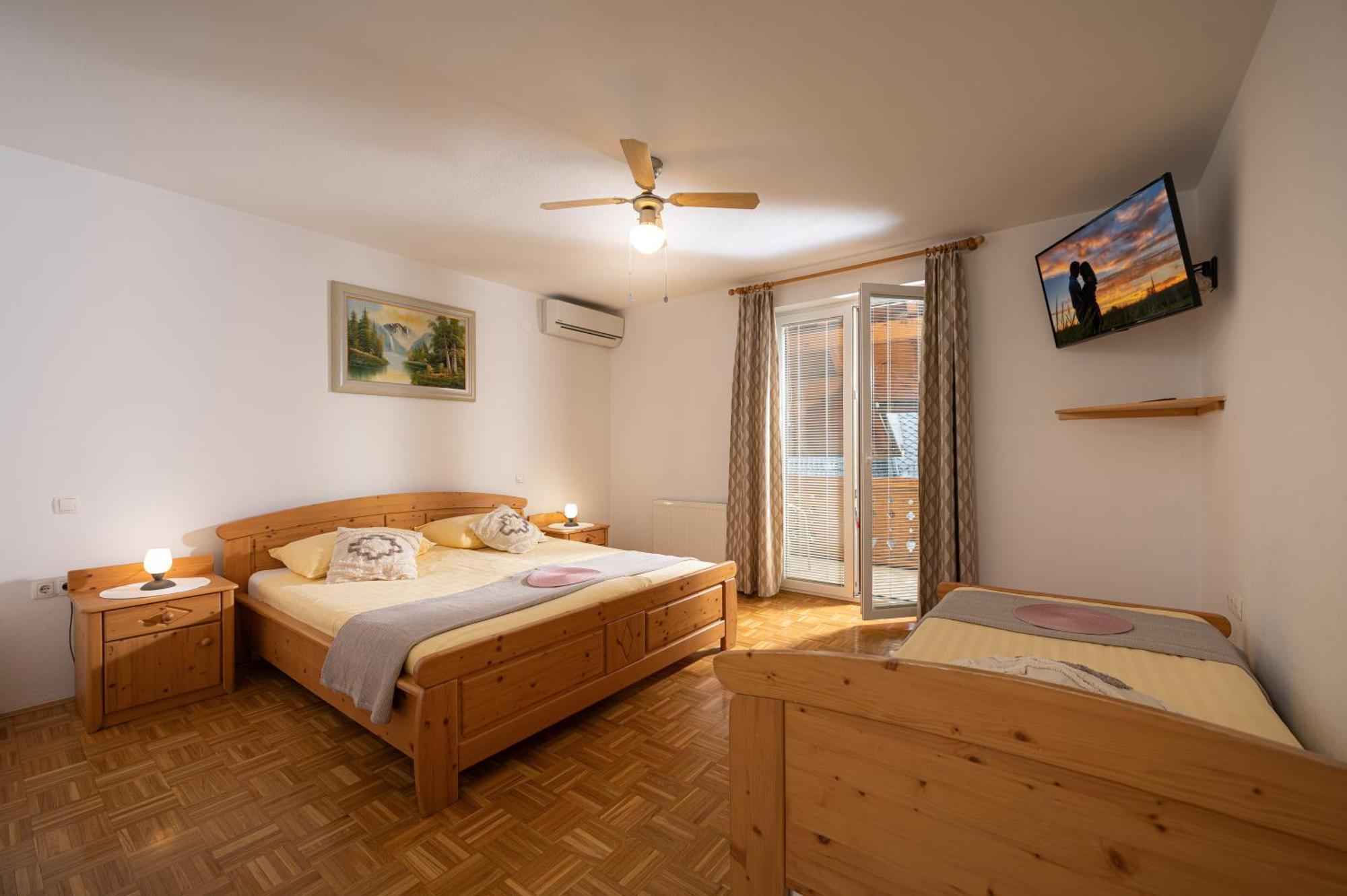 Rooms & Apartments Pr Matjon بليد المظهر الخارجي الصورة
