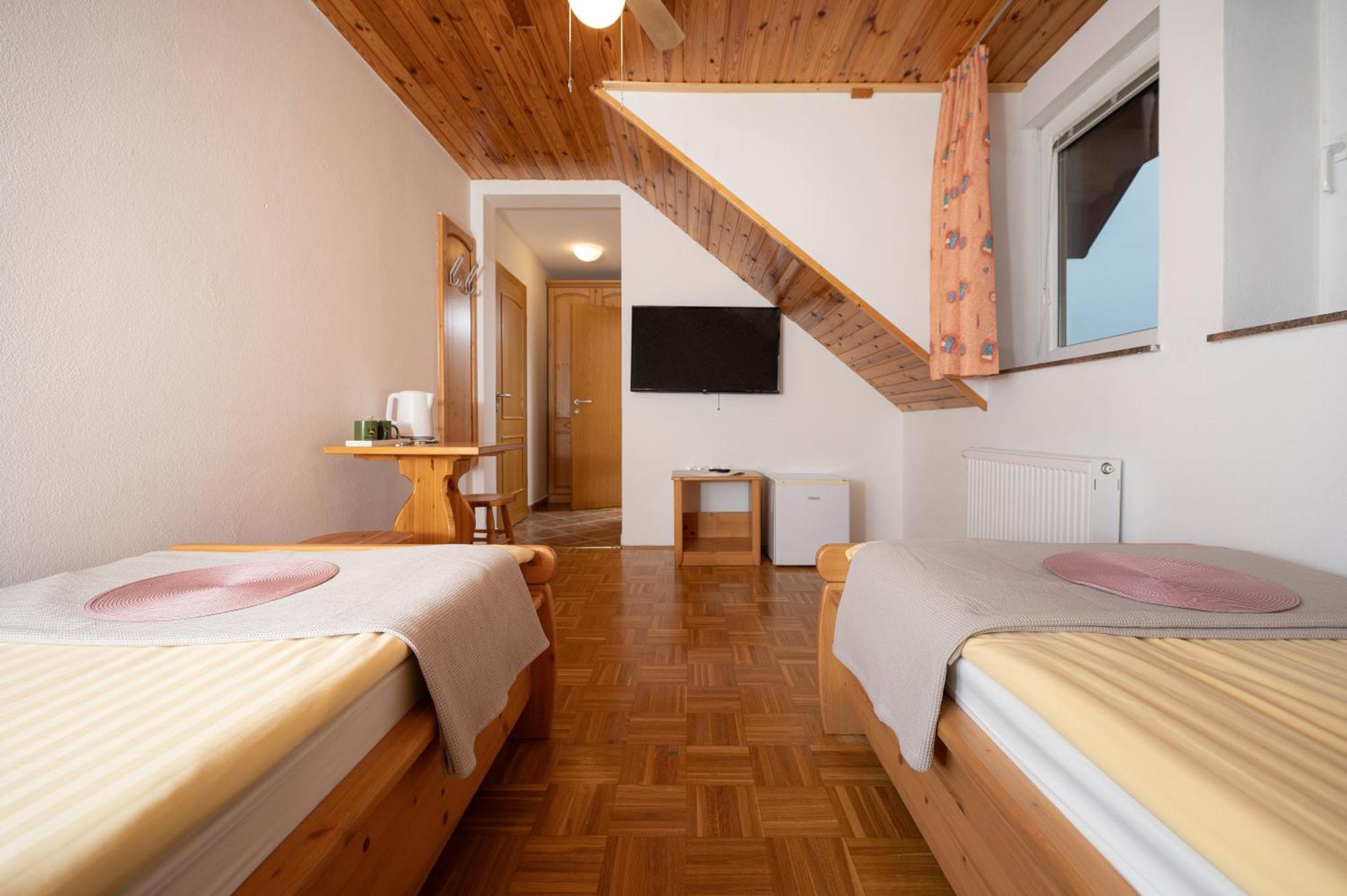Rooms & Apartments Pr Matjon بليد المظهر الخارجي الصورة