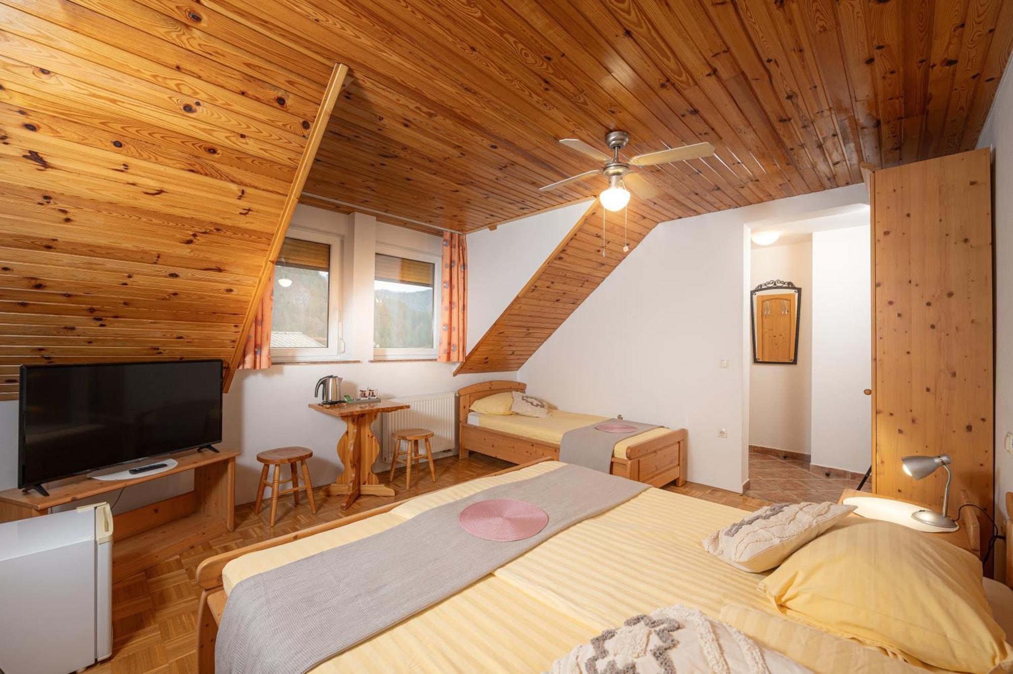 Rooms & Apartments Pr Matjon بليد المظهر الخارجي الصورة