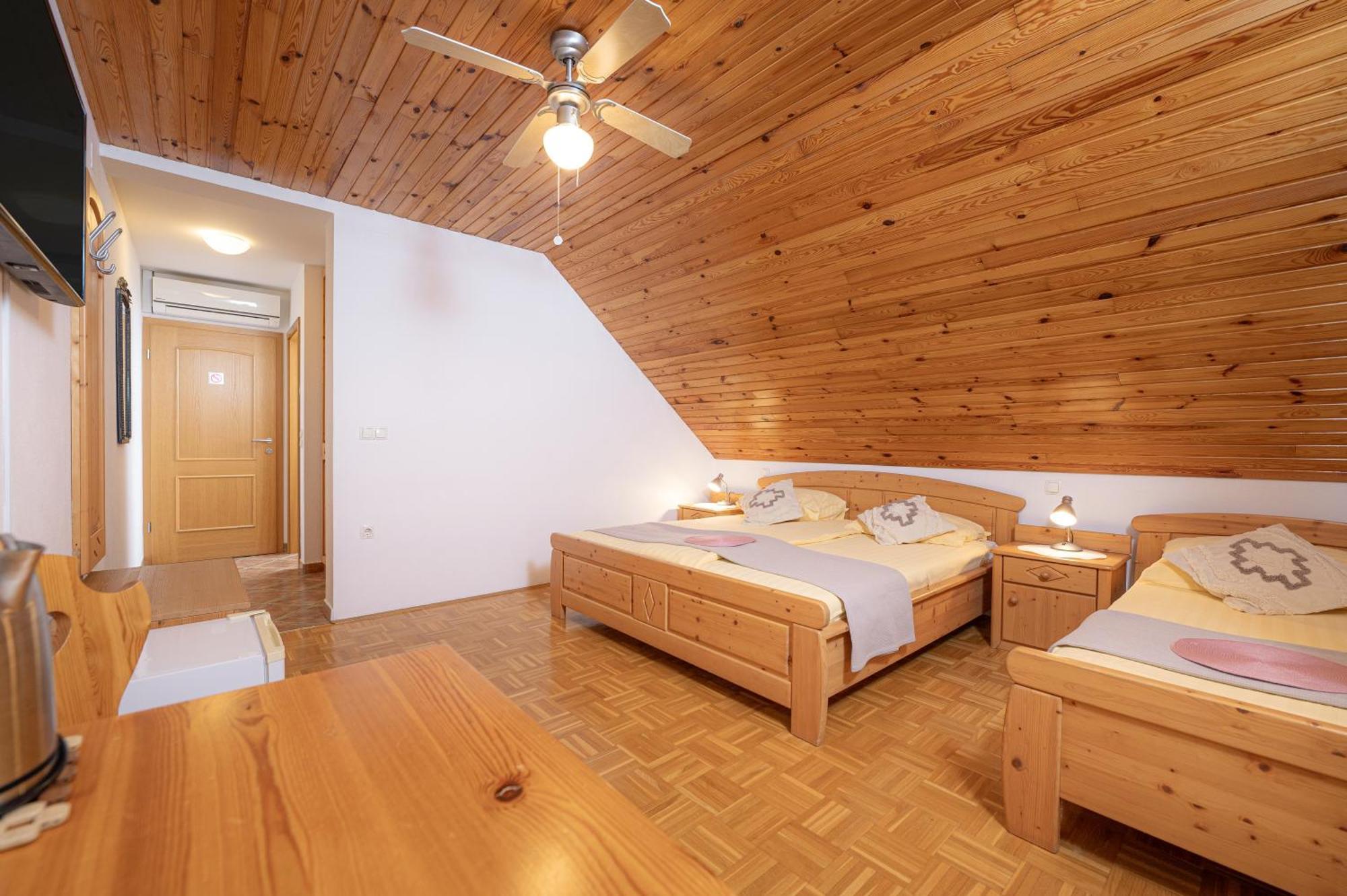 Rooms & Apartments Pr Matjon بليد المظهر الخارجي الصورة